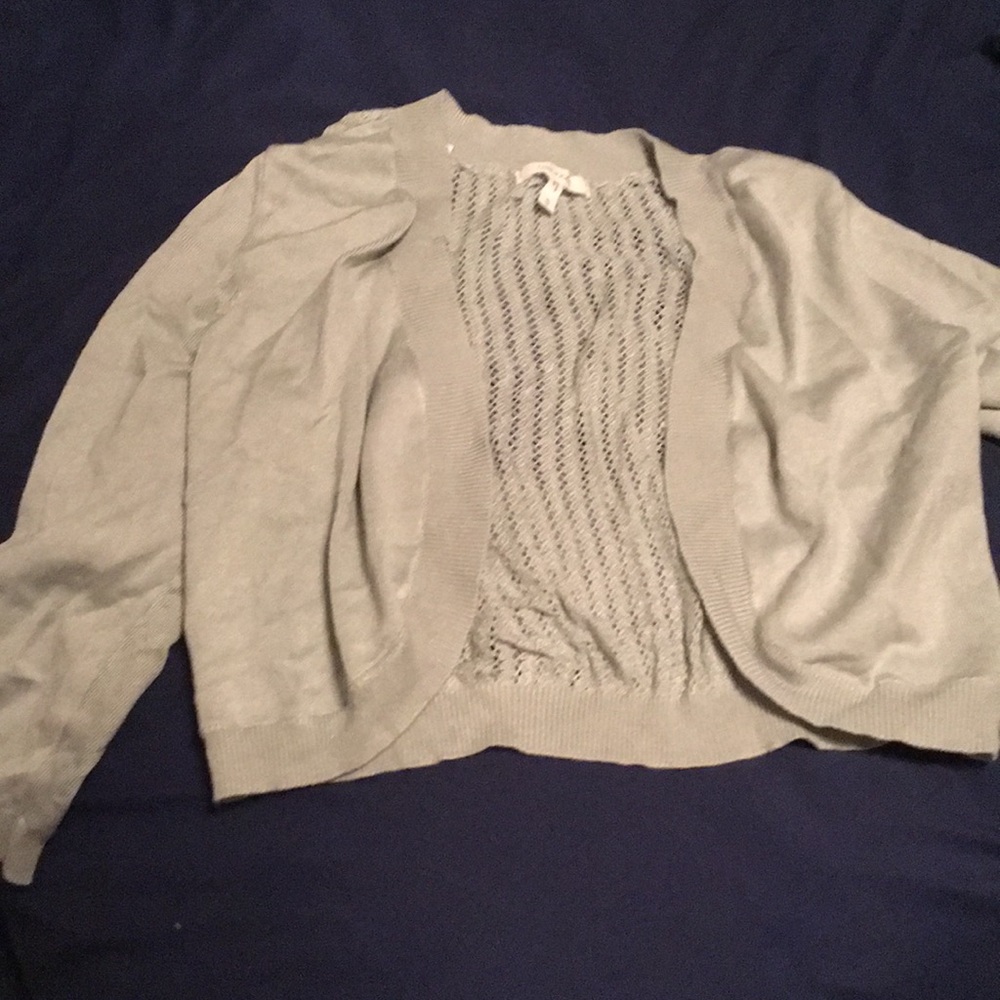Short crop cardigan